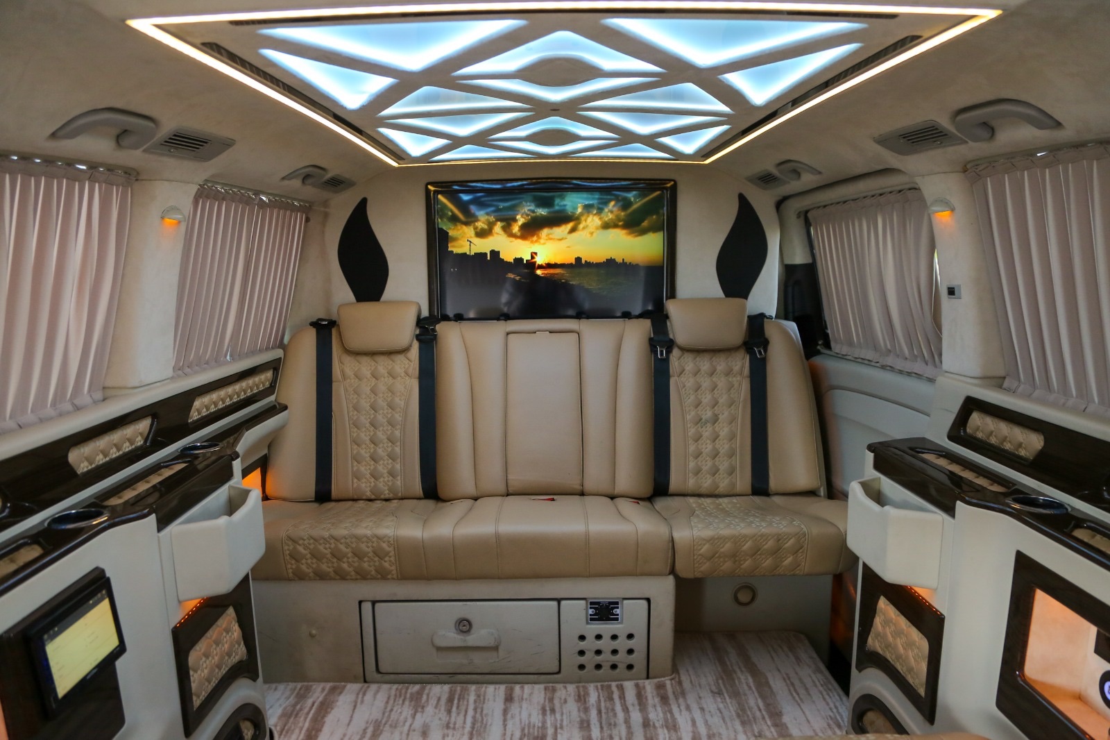 8 Kişilik Minibüs İzmir kiralık 8 Kişilik Minibüs 2