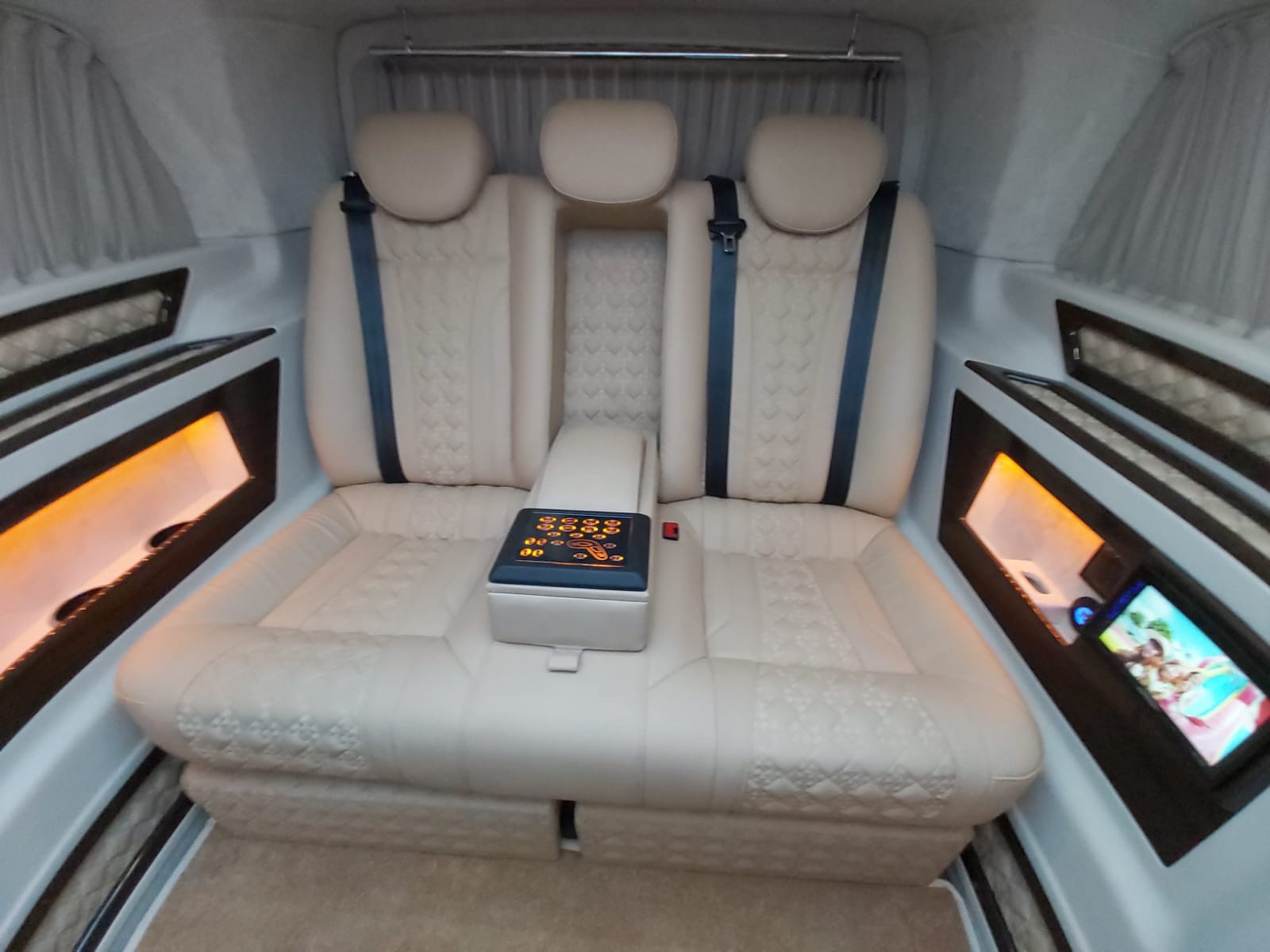 8 Kişilik Minibüs İzmir kiralık 8 Kişilik Minibüs 4